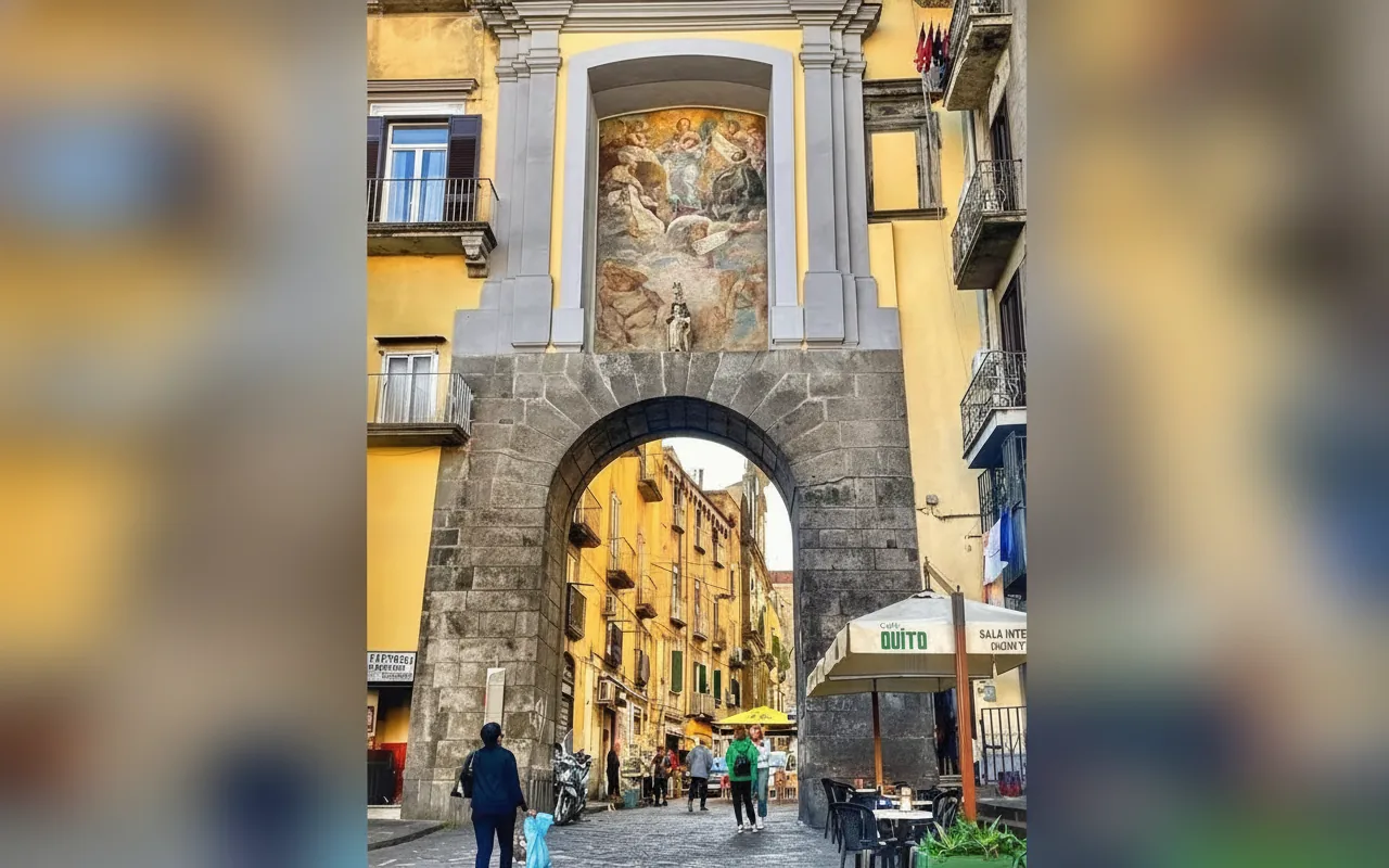 Esterni di Ricomincio da 3, Napoli (Campania) (foto 1)